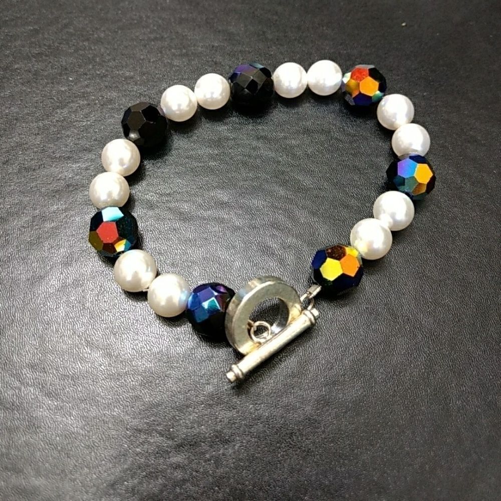 Faux pearl black bead bracelet 6.25"